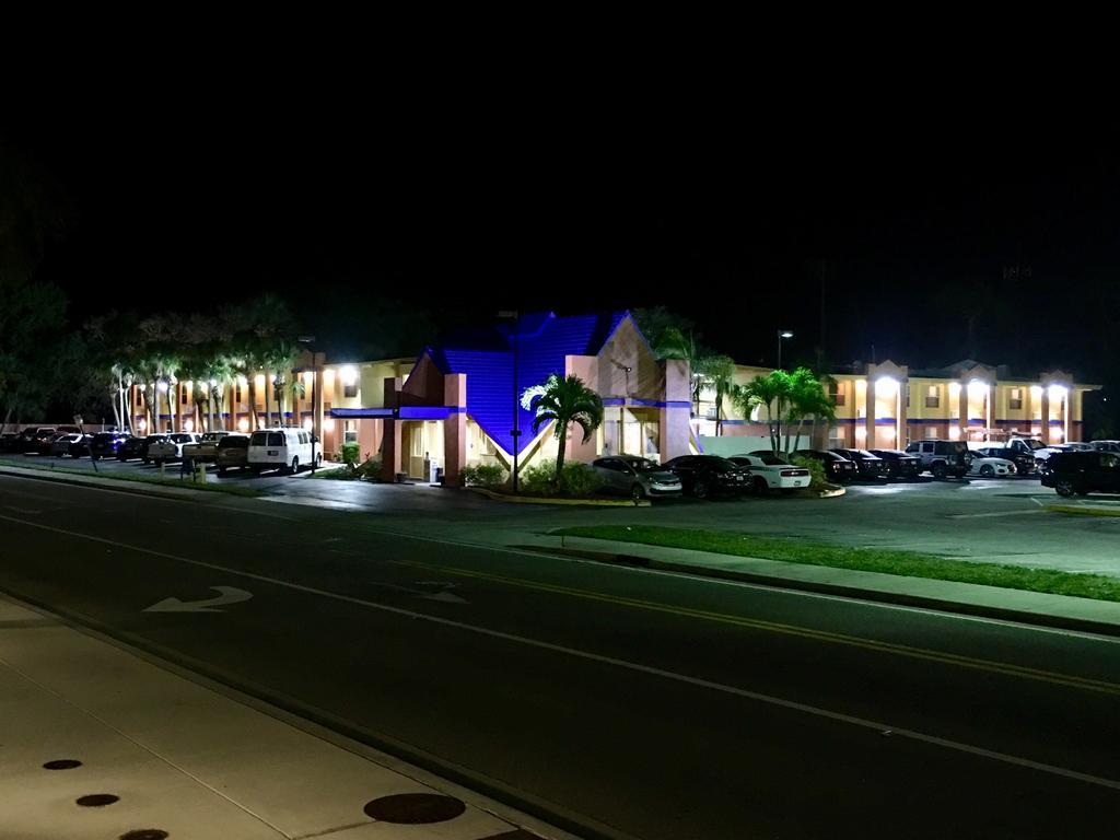 Americas Best Value Inn Sarasota Exterior foto